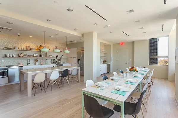 Rented by Lisa Management | media 43