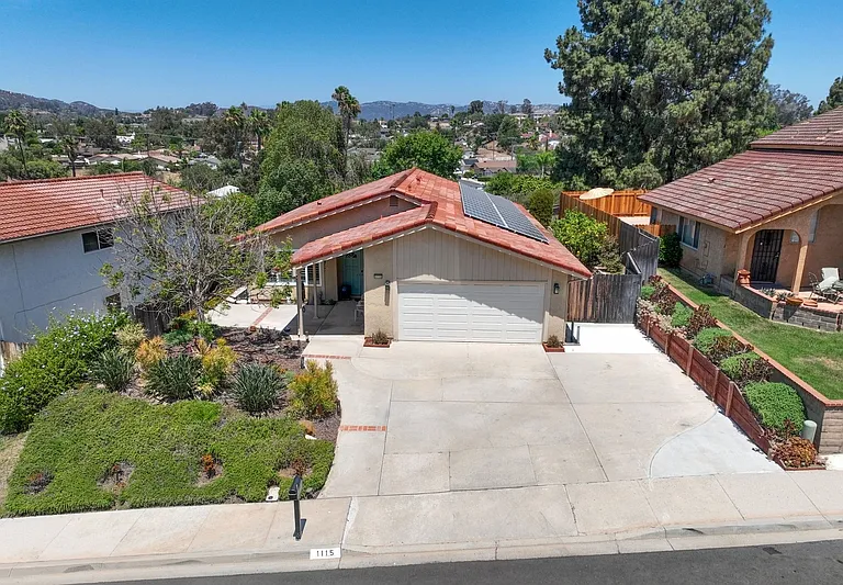 1115 Sayles Ct — Photo 1