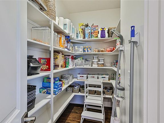 3rd image of 1606 NE Jaclyn Dr