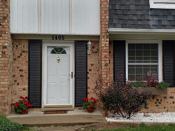 2nd image of 1405 Wexford Dr