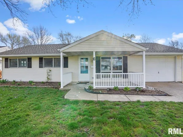 6 Churchill Dr, Chatham, IL 62629