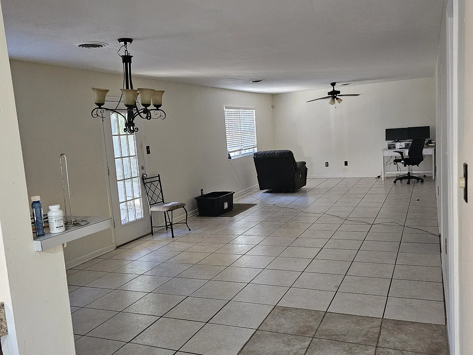 6 bed, 2559 sqft, $3,200 — Photo 4