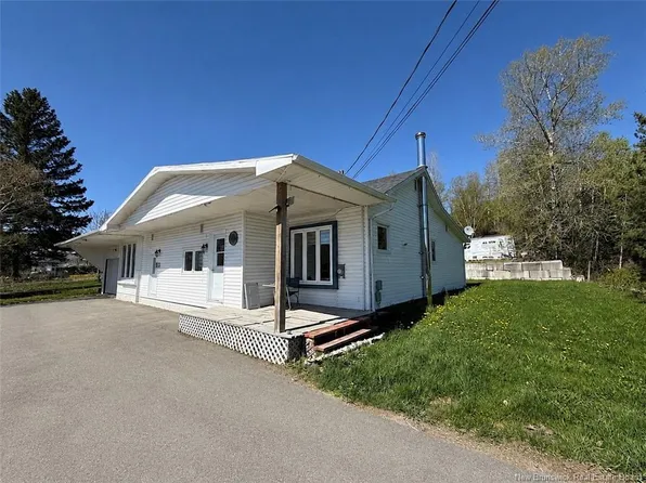 1043 Victoria St, Edmundston, NB E3V 3T6
