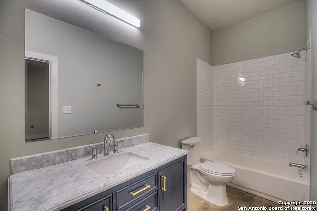 210 W Peden Aly #125 — Photo 6