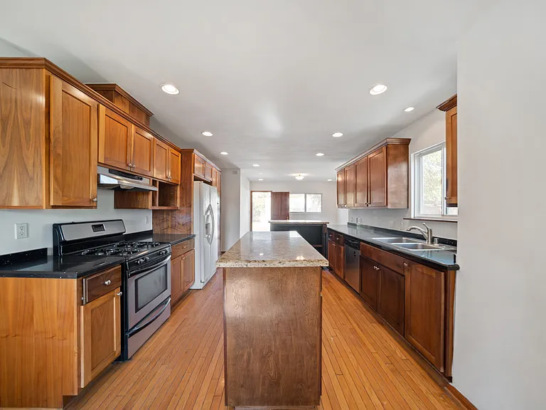4203 Sunset Dr — Photo 6