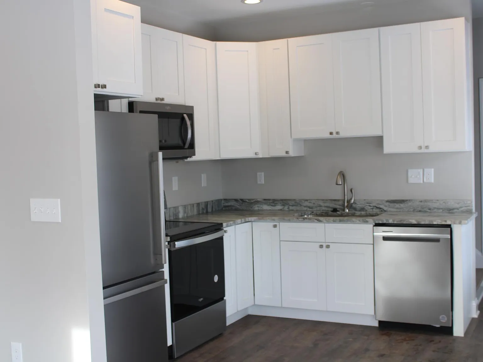 3 bed, 2.5 bath, 1216 sqft, $1,900 — Photo 3