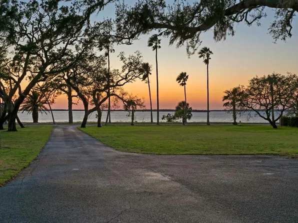 147 & 139 Edgewater Dr, Dunedin, FL 34698