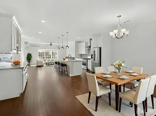 67 Grabowski Dr, Parlin, NJ 08859