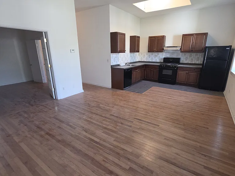 129 11th St #2R — Photo 11