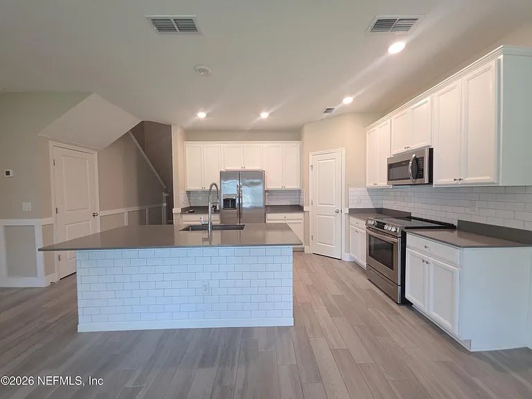 12784 Josslyn Ln — Photo 6