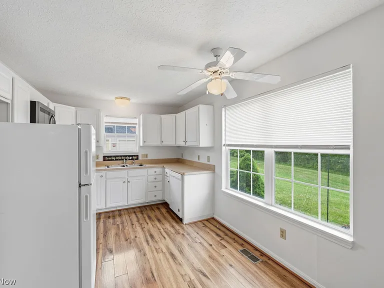 9215 Hickory Ridge Dr — Photo 8