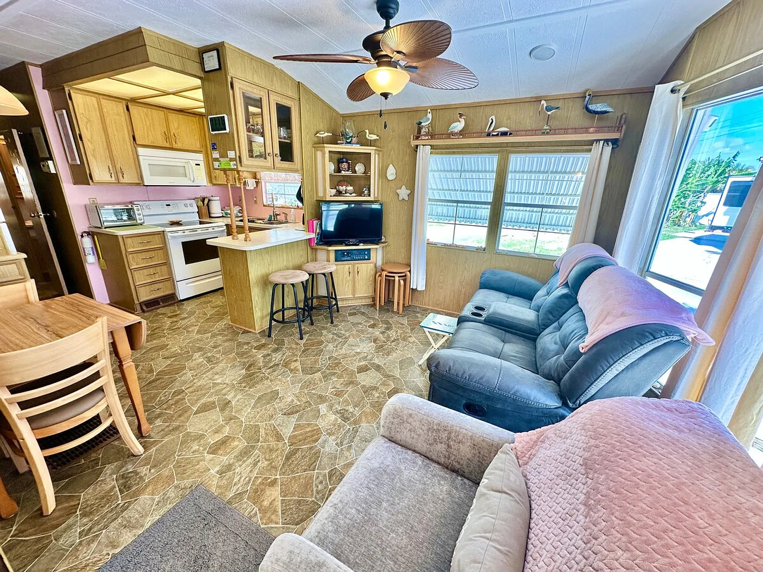 1 bed, 1.0 bath, $4,772 — Photo 2