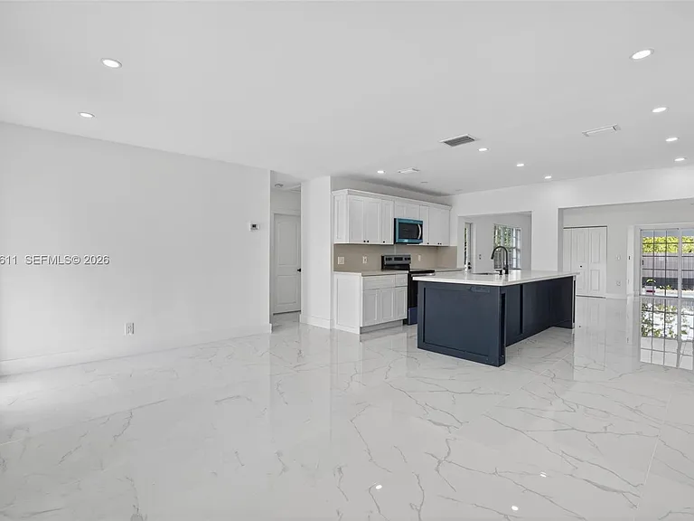 1920 SW 67th Ave — Photo 10