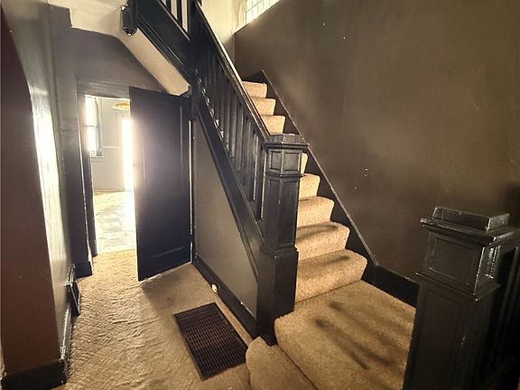 2nd image of 420 Parkwood Rd