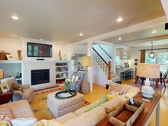 4th image of 50 Lakeshore Ln