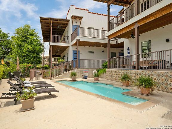 3rd image of 1542 N ALAMO ST #103