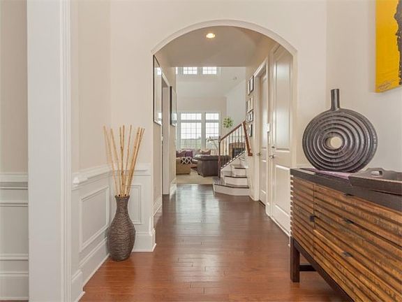 2nd image of 2240 Fort Dr SE