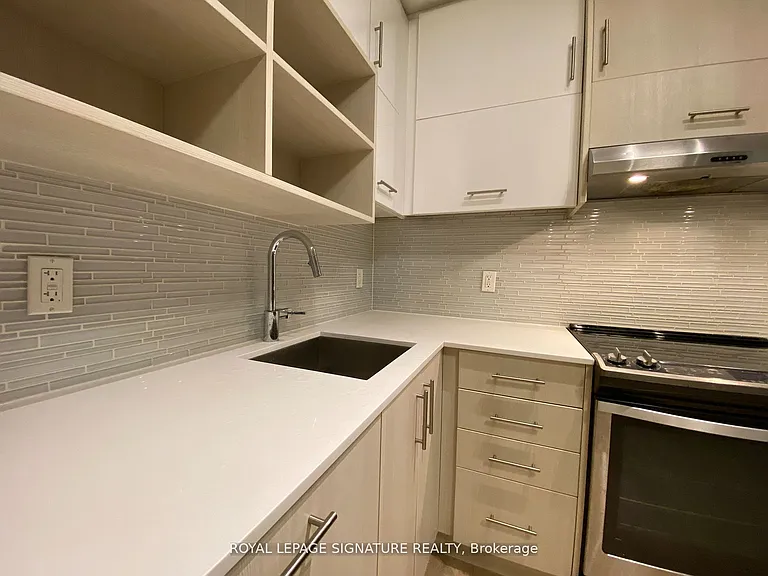 150 Fairview Mall Dr #807 — Photo 8