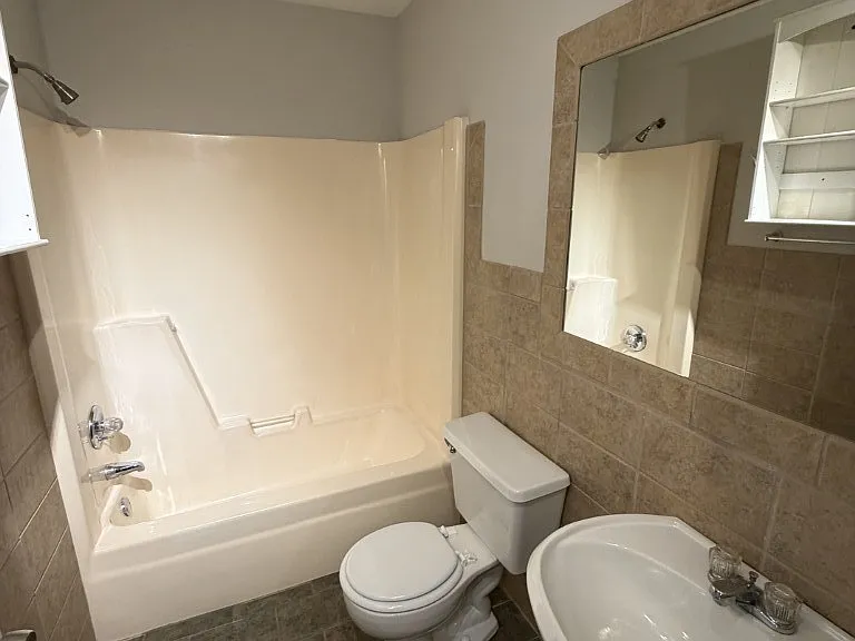 302 Hillside Ct — Photo 6