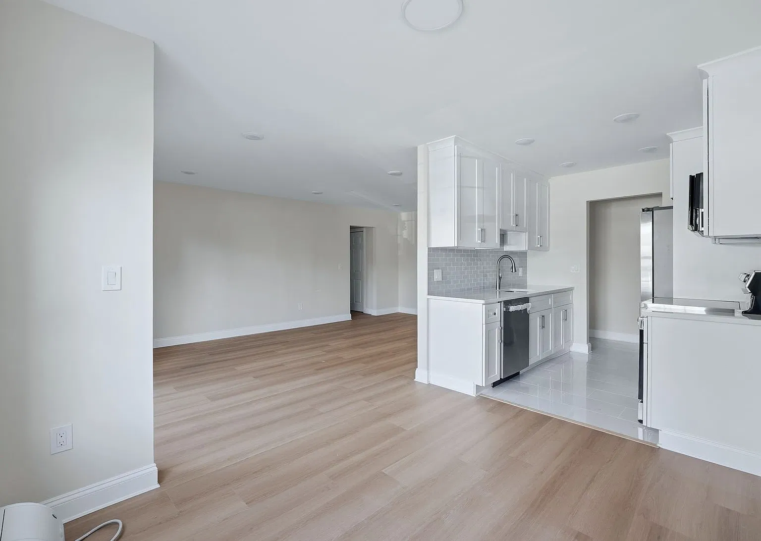 2 bed, 1040 sqft, $3,000 — Photo 3