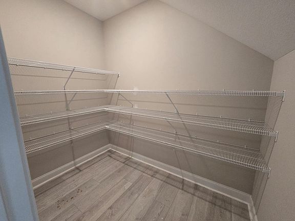 5th image of 518 N Halifax Ct