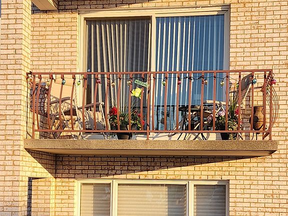 2nd image of 18224 Wentworth Ave APT 2