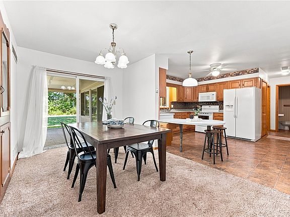 3rd image of 186 Donald Rd