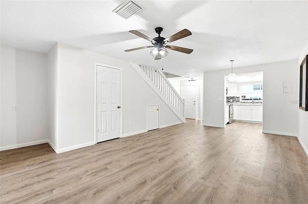 2 bed, 1.5 bath, 1048 sqft, $1,800 — Photo 3