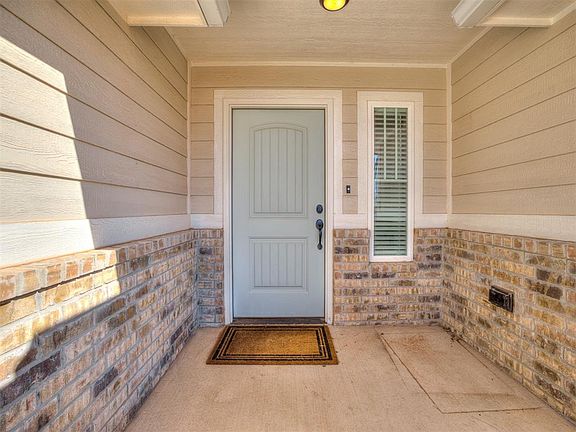 5th image of 2316 Creekview Dr