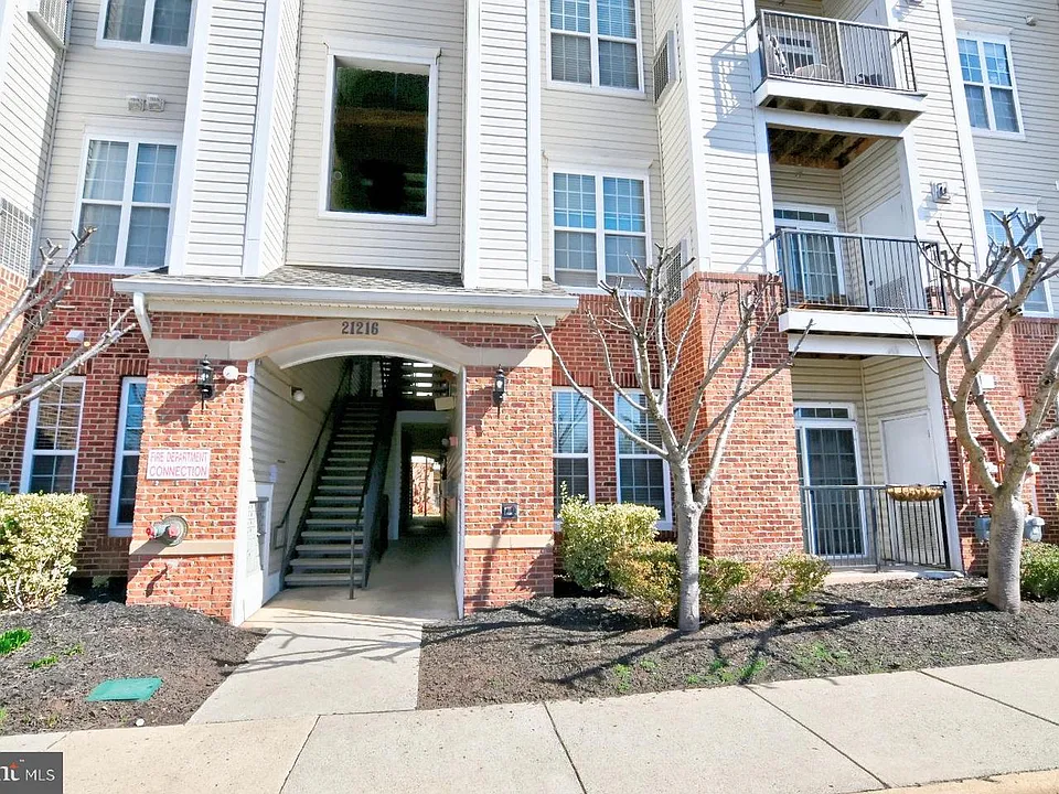 21216 McFadden Sq #108