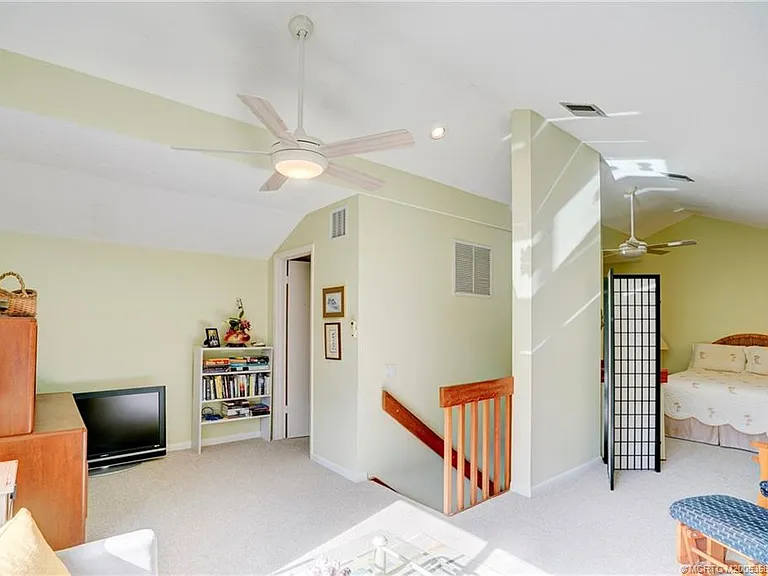 233 NE Edgewater Dr #204 — Photo 47