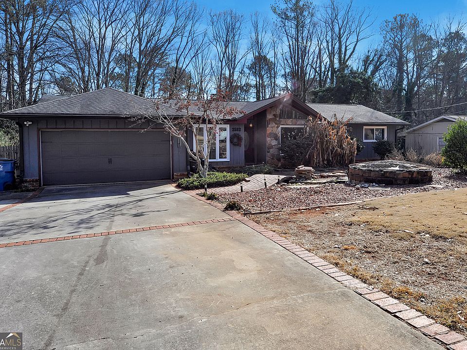 1st image of 2582 Dean Way