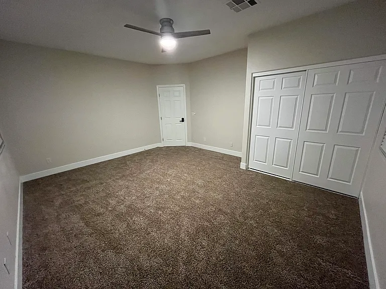 Gold Flash Ave — Photo 2