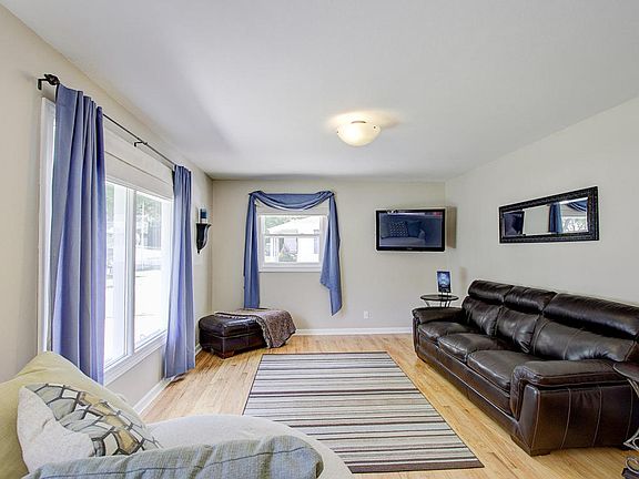 5th image of 11933 W Douglas Ave