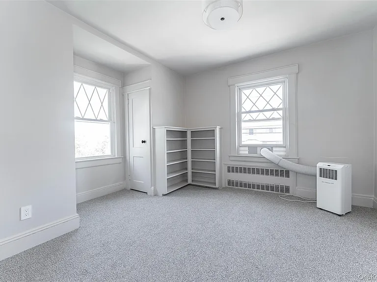 486 Oxford Rd — Photo 23
