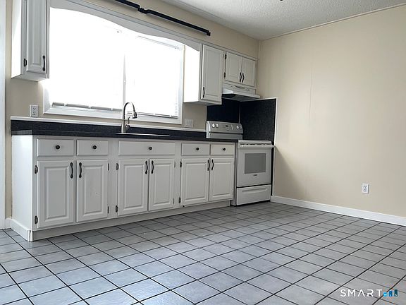 4th image of 8 Roma Street #8