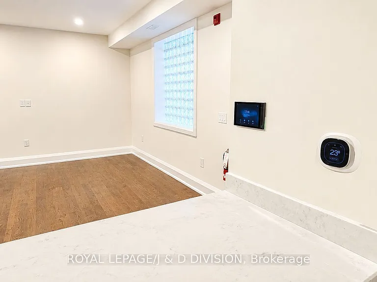 2579 Yonge St #202 — Photo 9
