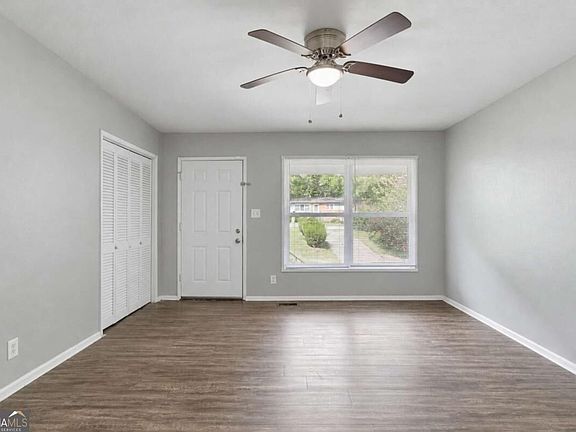 3rd image of 3085 Piper Dr