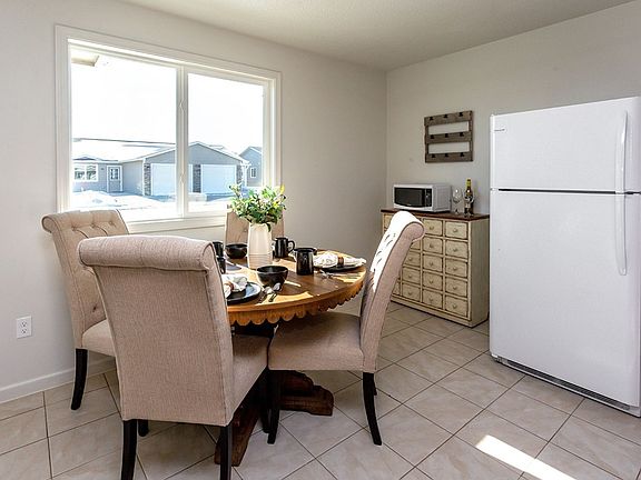 2nd image of 7438 Meadowlands Dr #2172