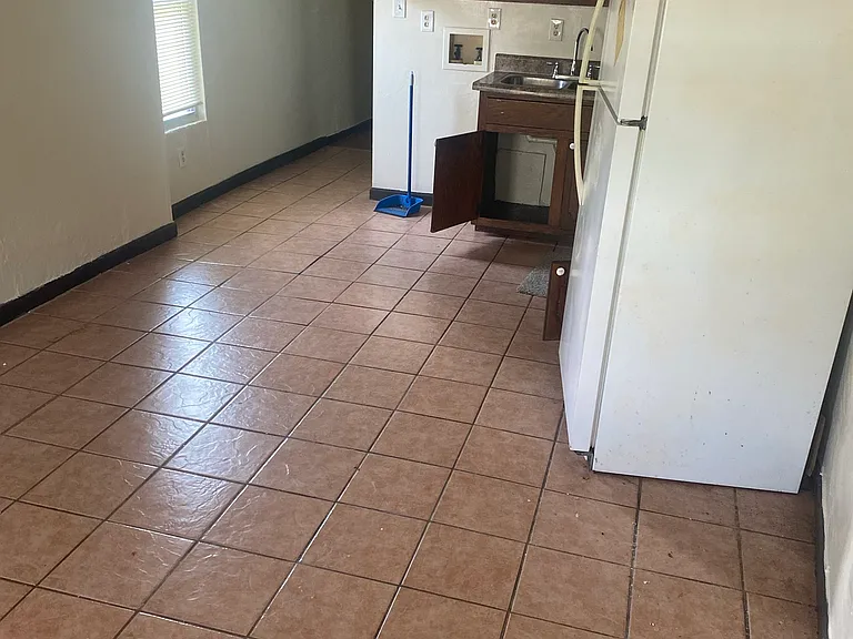 B Ave — Photo 6