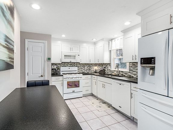 4th image of 57 Stafford St #F