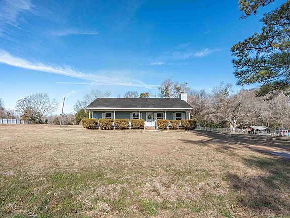 3rd image of 2636 Cordova Rd