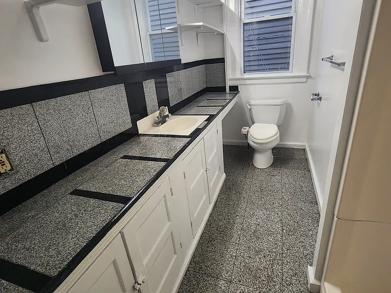 642 Elmwood Ave #1 — Photo 14