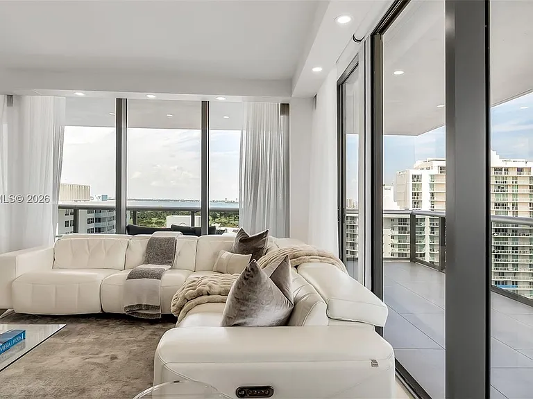 5875 Collins Ave #1807 — Photo 33