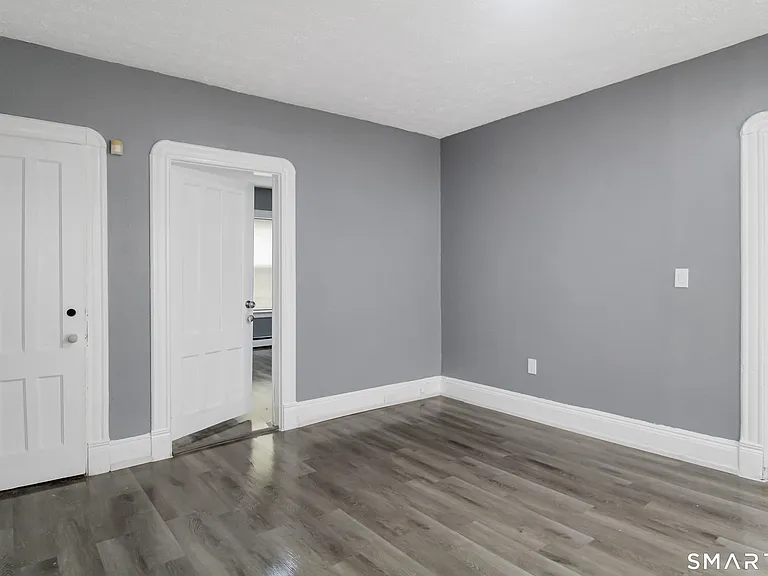 32 Lenox St — Photo 8