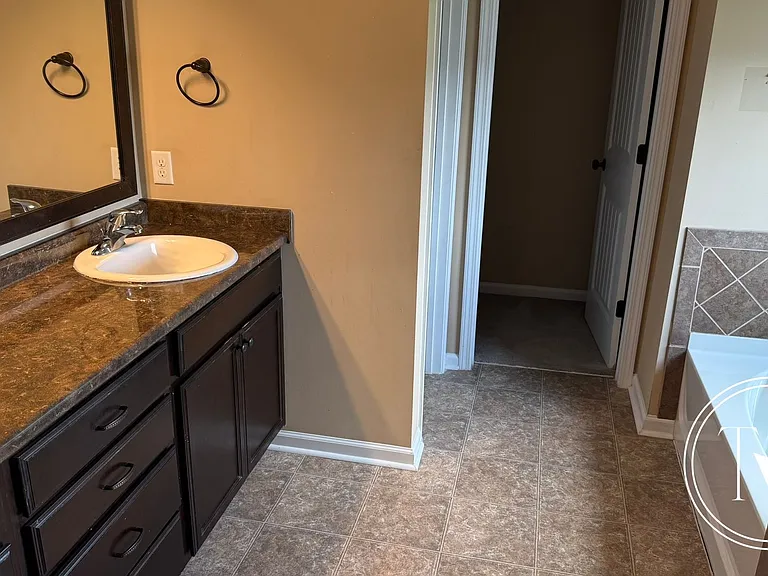 639 Red Oak Ln — Photo 27