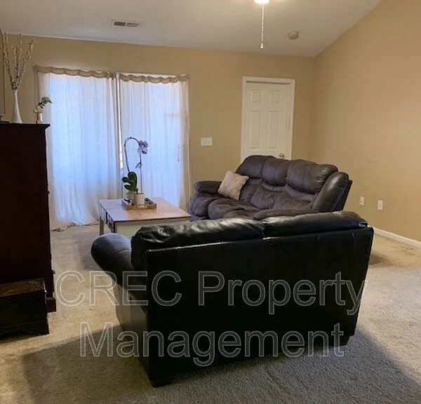 5024 Holdsworth Dr — Photo 2