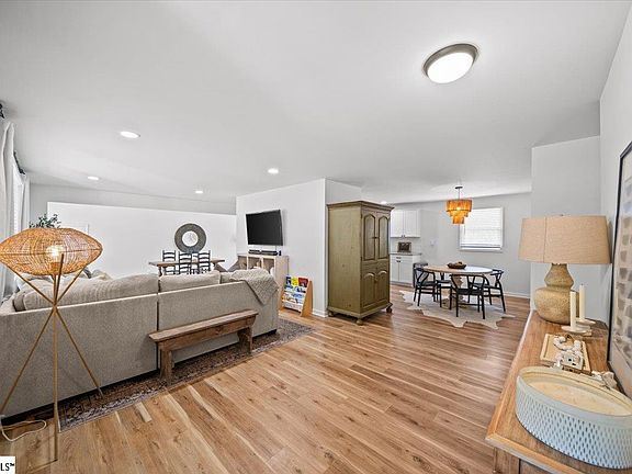 5th image of 630 McConnell Rd