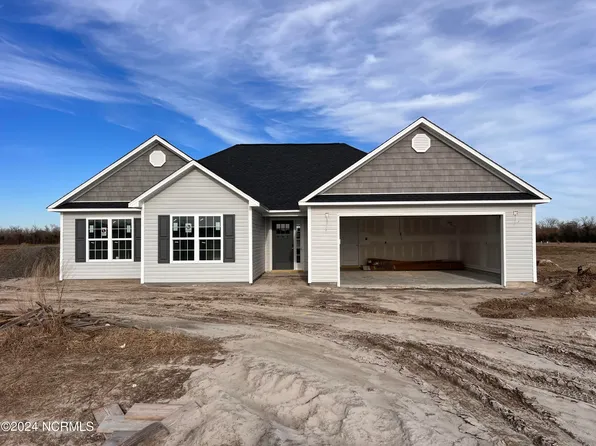521 E Black Water Lane, Maysville, NC 28555