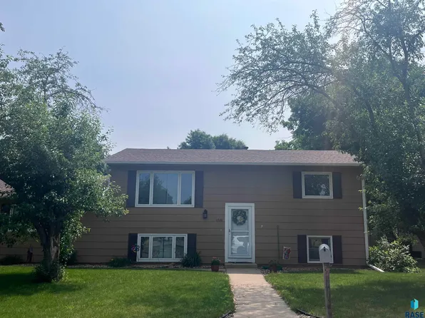 6500 W Oriole Cir, Sioux Falls, SD 57106